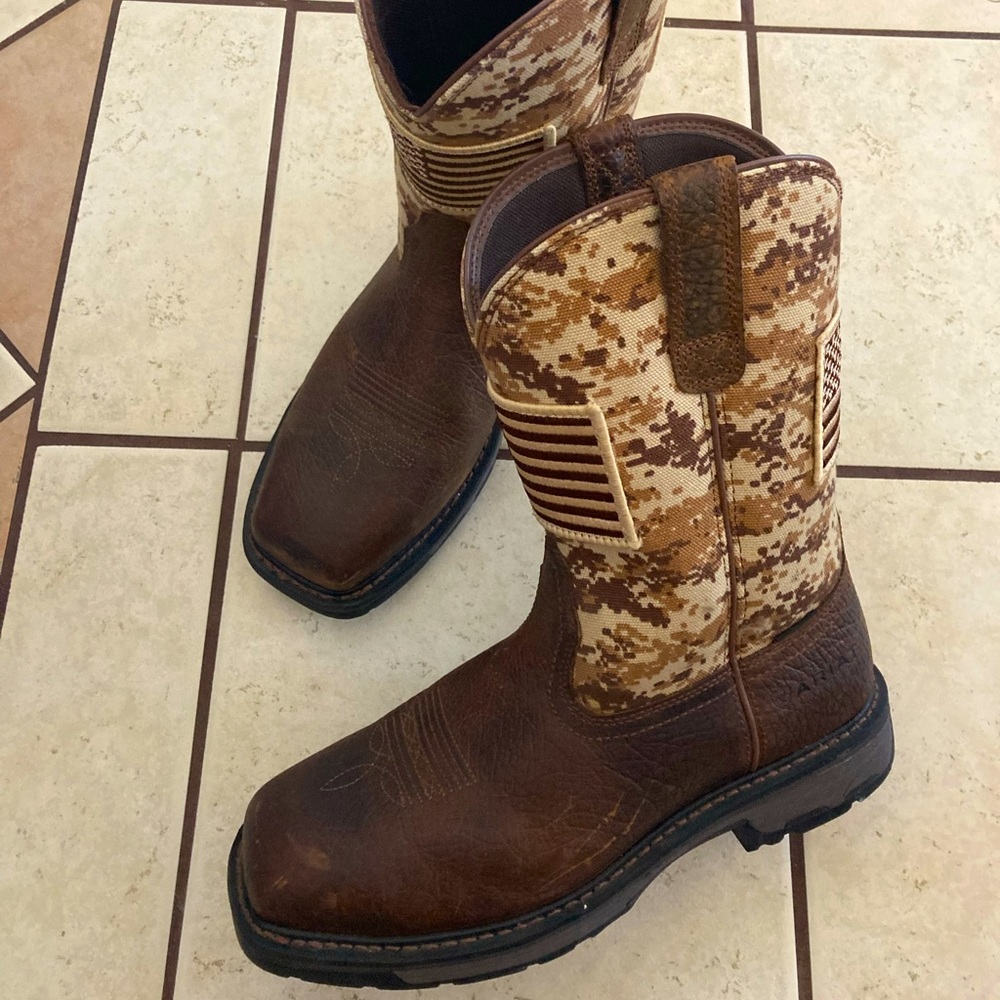 Ariat workhog steel toe boots. US 9.5 men’s